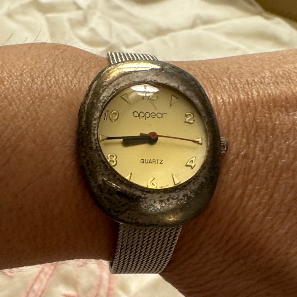 Vintage Appear Quartz Women's Silver Mesh Strap Watch with Cream Dial